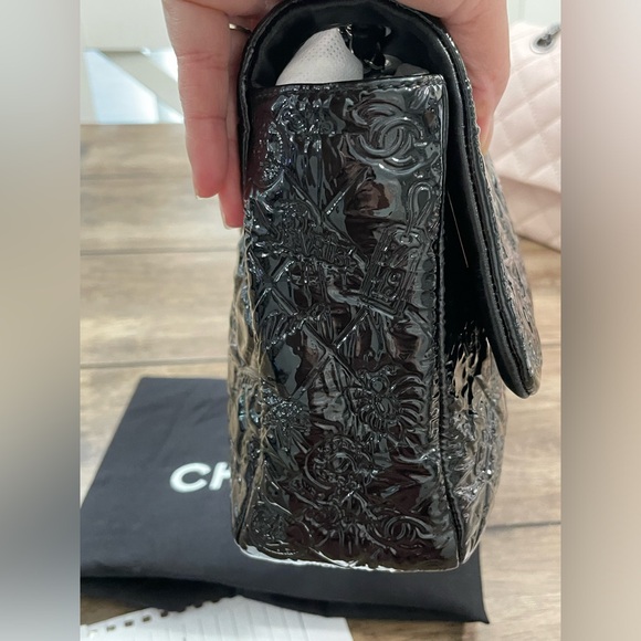 CHANEL Lucky Symbols Flap Bag - Picture 2 of 16